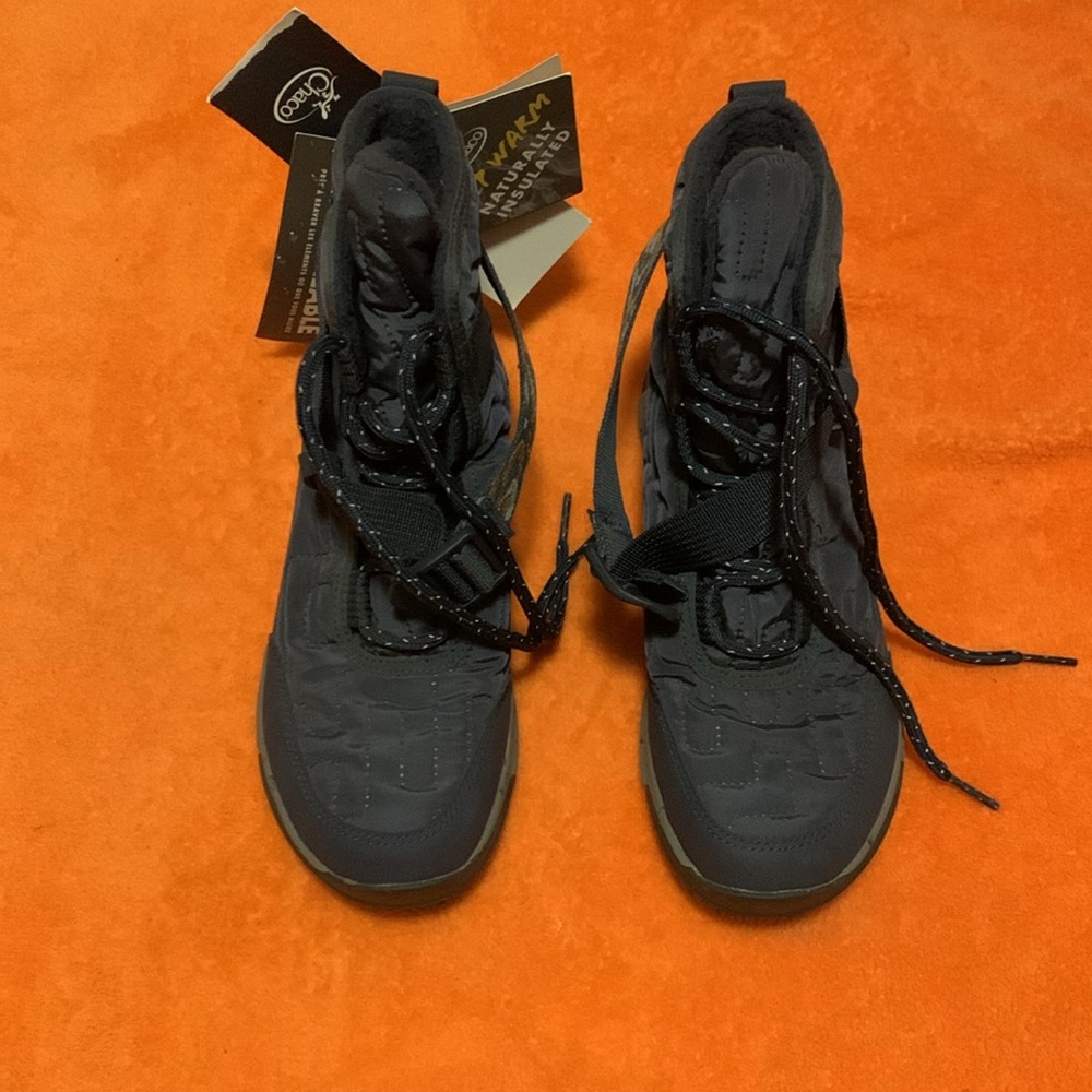Women’s Chaco boots - Picture 2 of 4